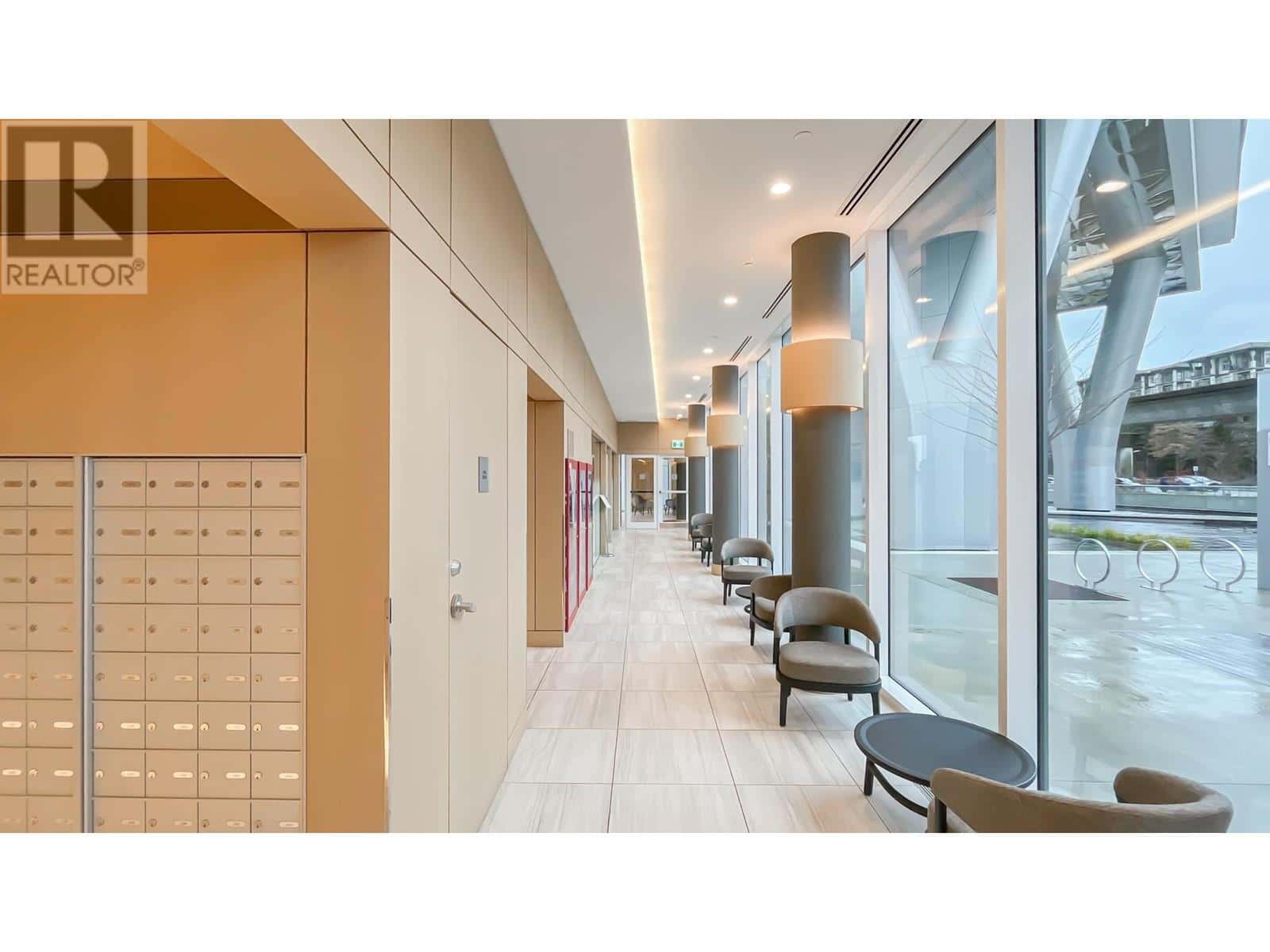 4605 4880 LOUGHEED HIGHWAY — Burnaby, British Columbia - Photo 3 of 21