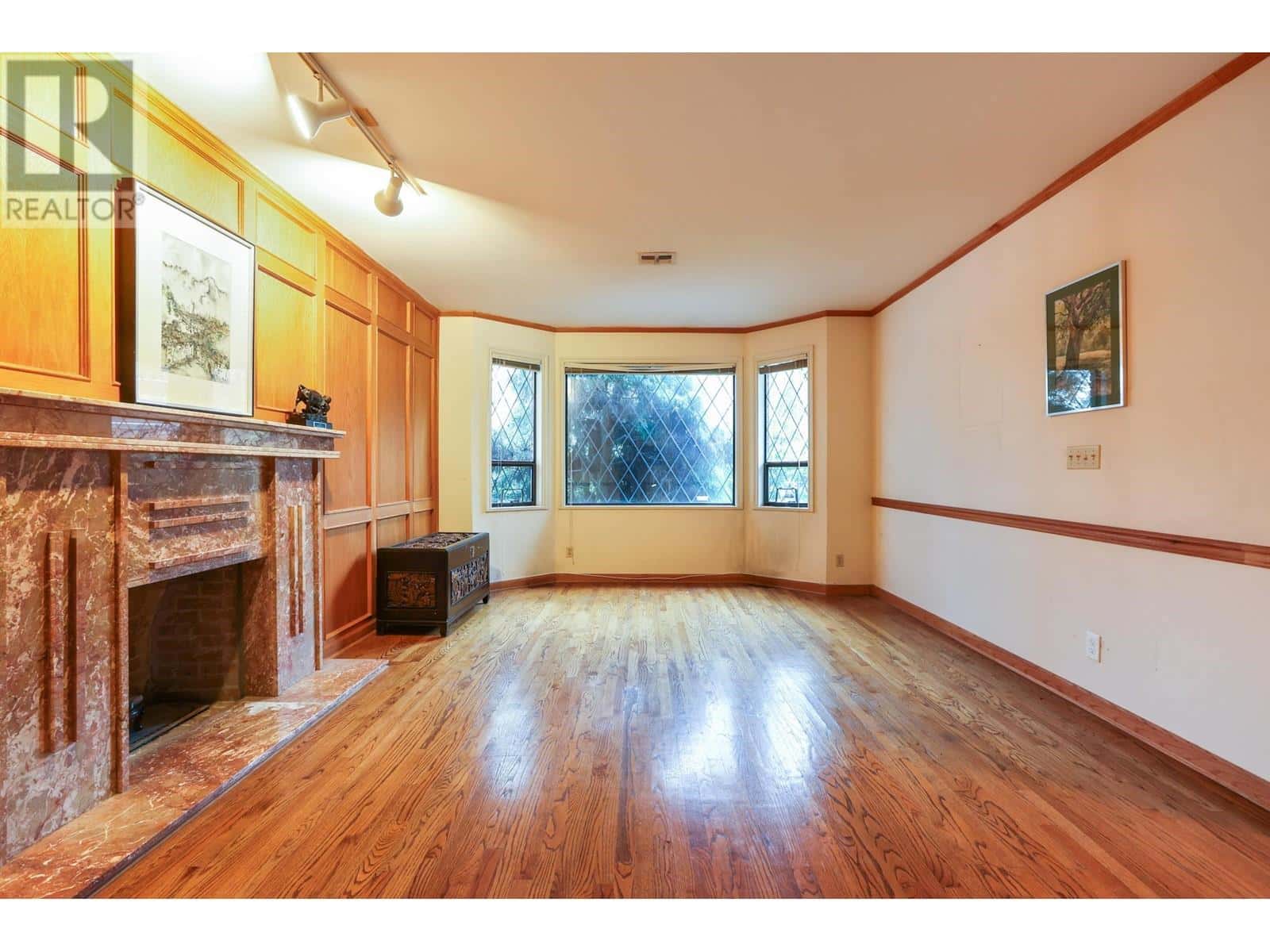 1091 RICHELIEU AVENUE — Vancouver, British Columbia - Photo 4 of 31