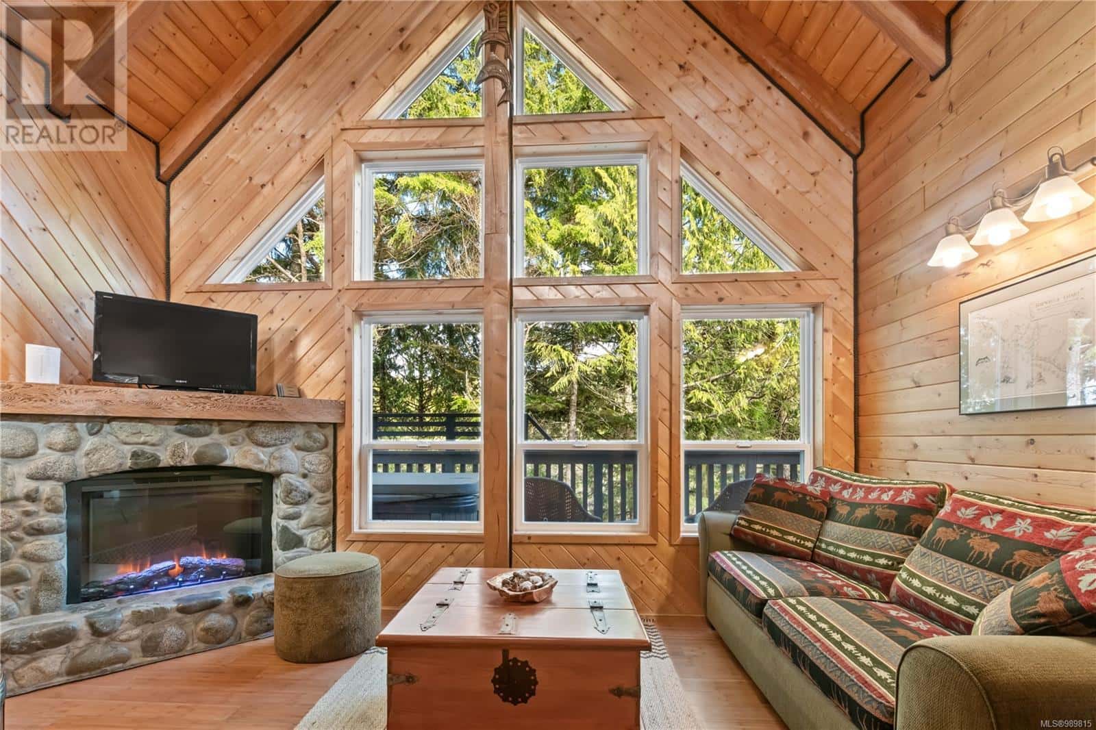 277 Boardwalk Blvd — Ucluelet, British Columbia - Photo 5 of 50