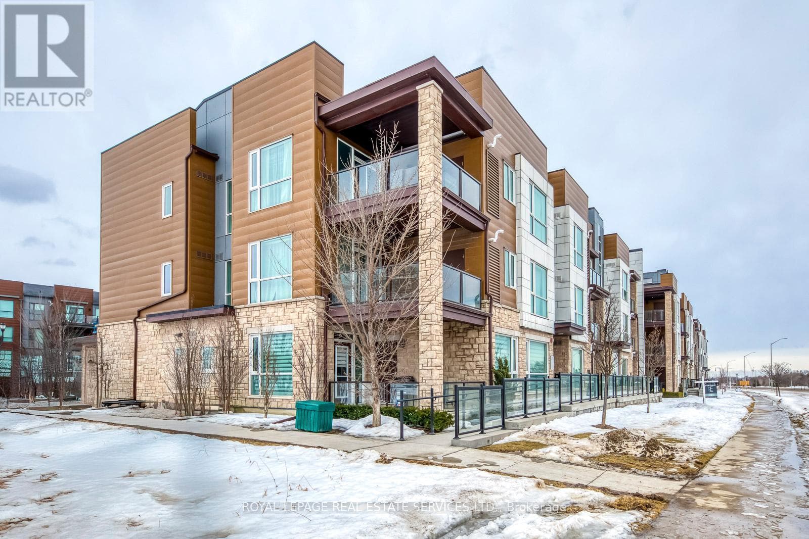 302 - 2393 BRONTE ROAD — Oakville (WM Westmount), Ontario - Main photo