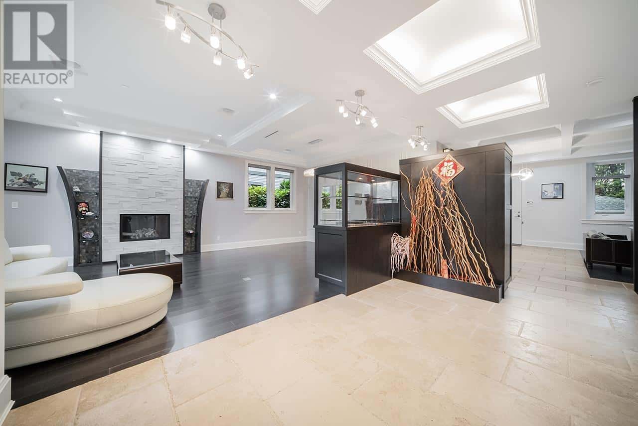 1420 W 53RD AVENUE — Vancouver, British Columbia - Photo 2 of 32