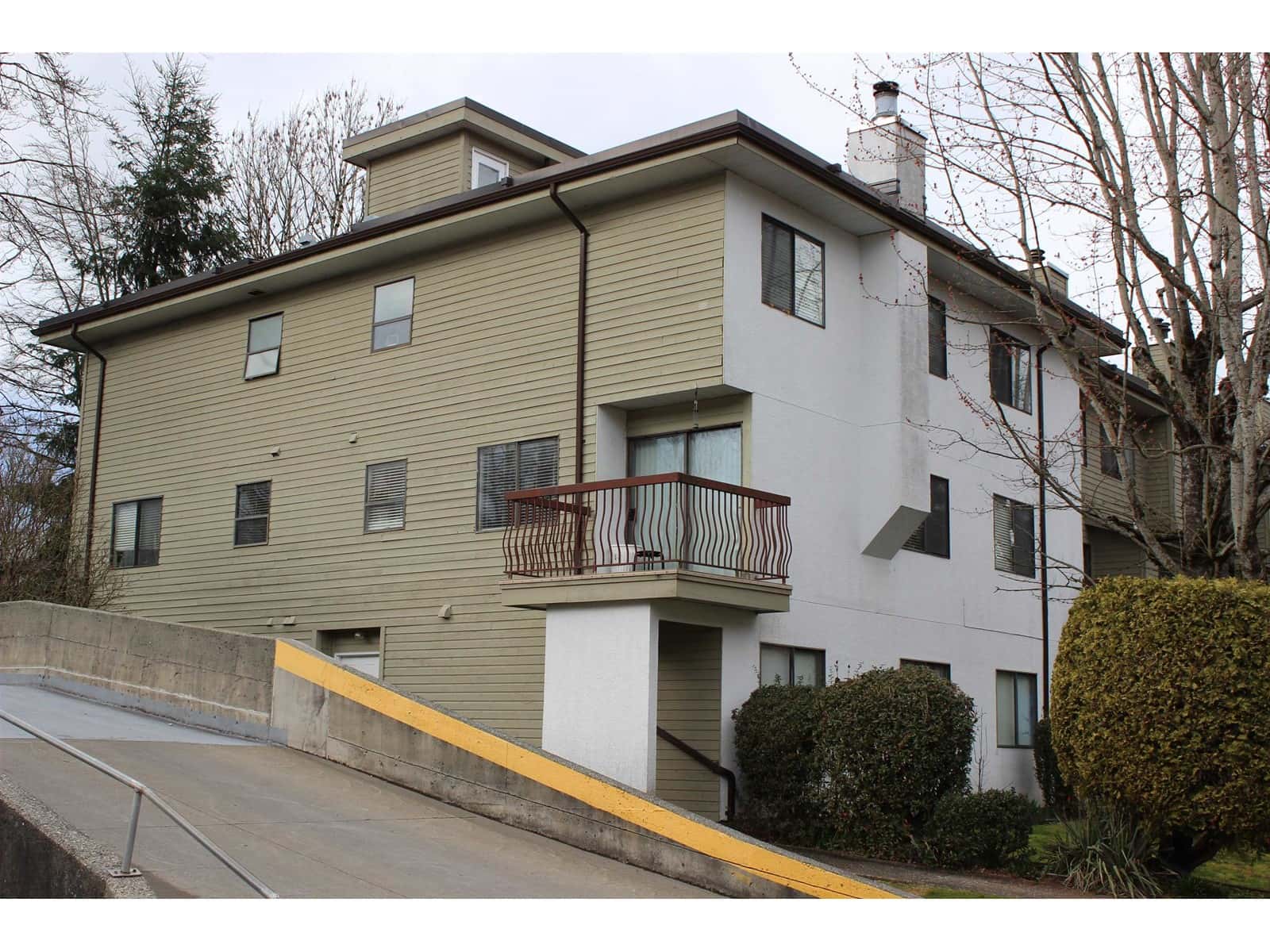 208 7165 133 STREET — Surrey, British Columbia - Photo 2 of 19