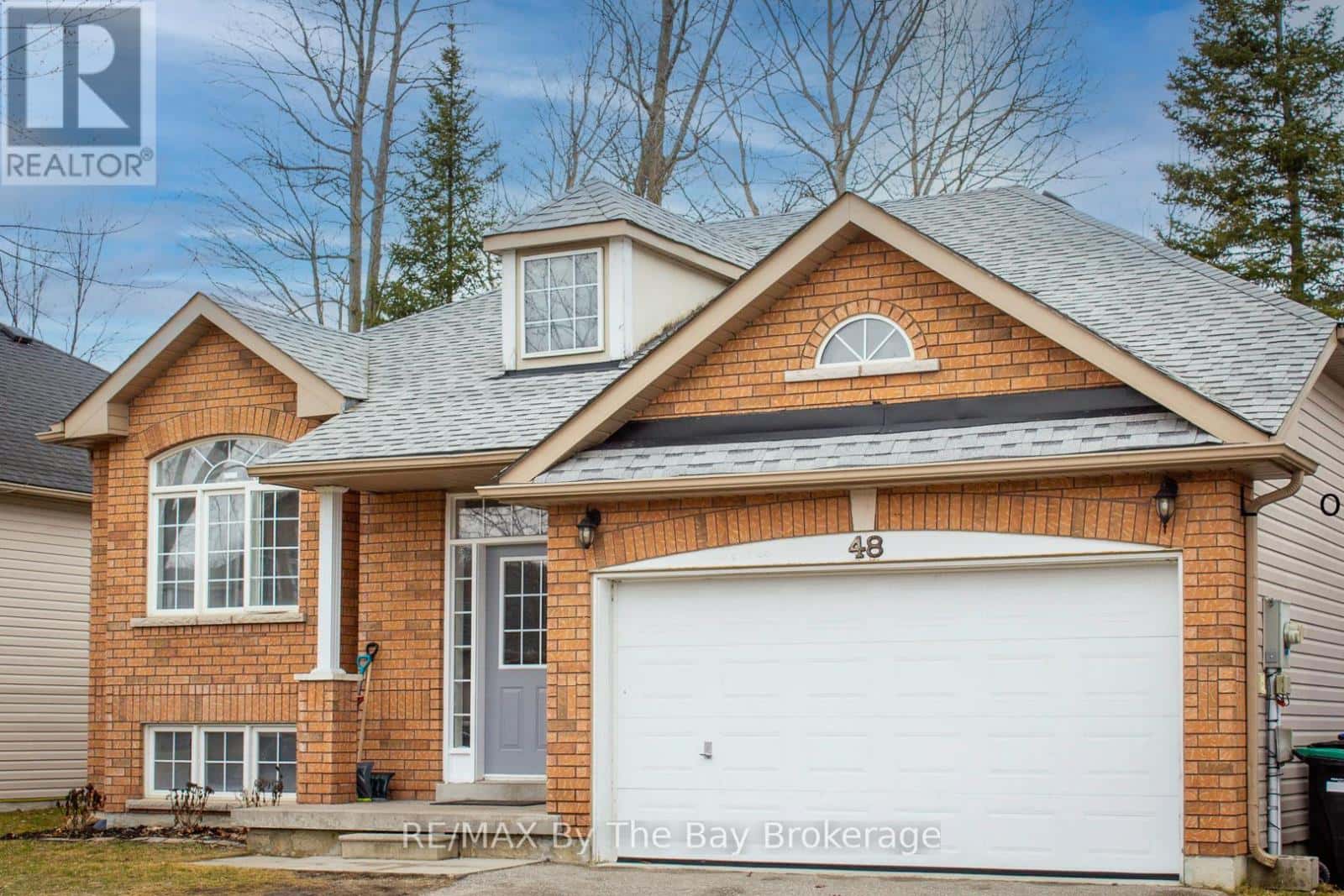 48 ROSE VALLEY WAY — Wasaga Beach, Ontario - Photo 2 of 20