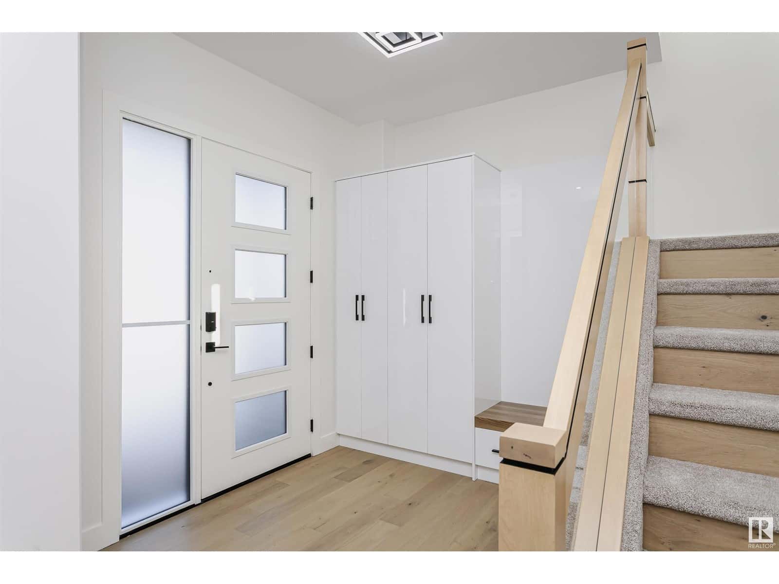 4690 Chegwin Wynd SW SW — Edmonton, Alberta - Photo 3 of 71