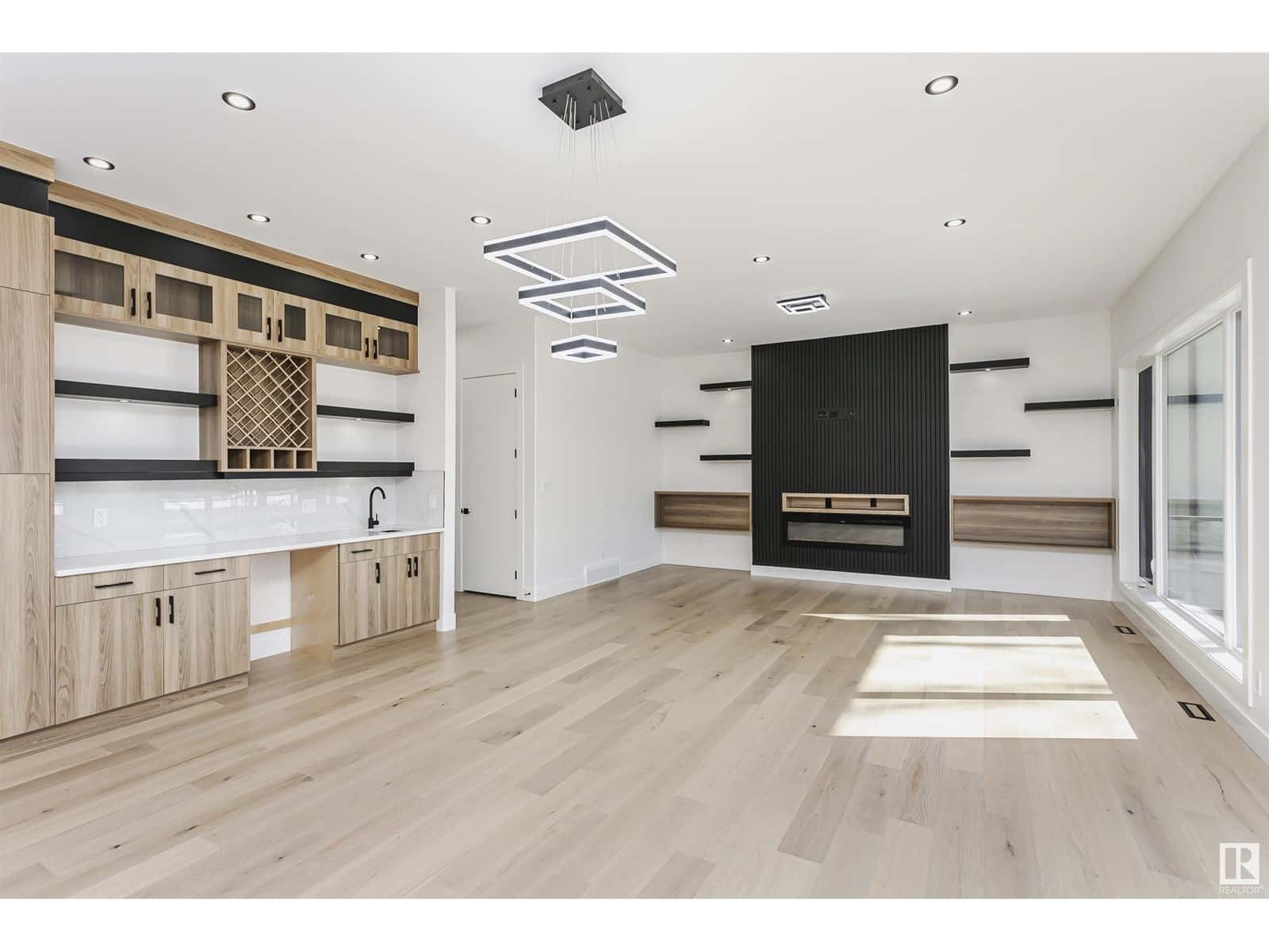 4690 Chegwin Wynd SW SW — Edmonton, Alberta - Photo 5 of 71