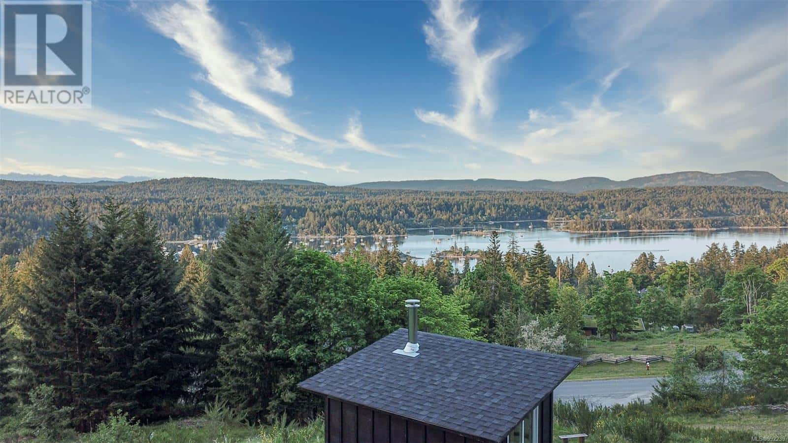 125 Bishops Walk Rd — Salt Spring, British Columbia - Photo 5 of 6