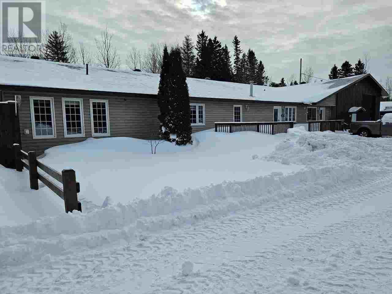 110 Peninsula Road — Marathon, Ontario - Photo 2 of 48