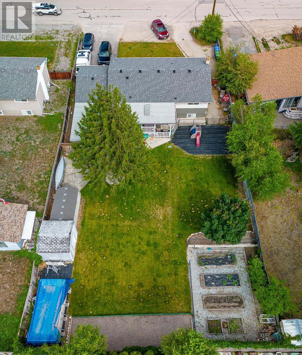 420 Asher Road — Kelowna, British Columbia - Photo 2 of 19