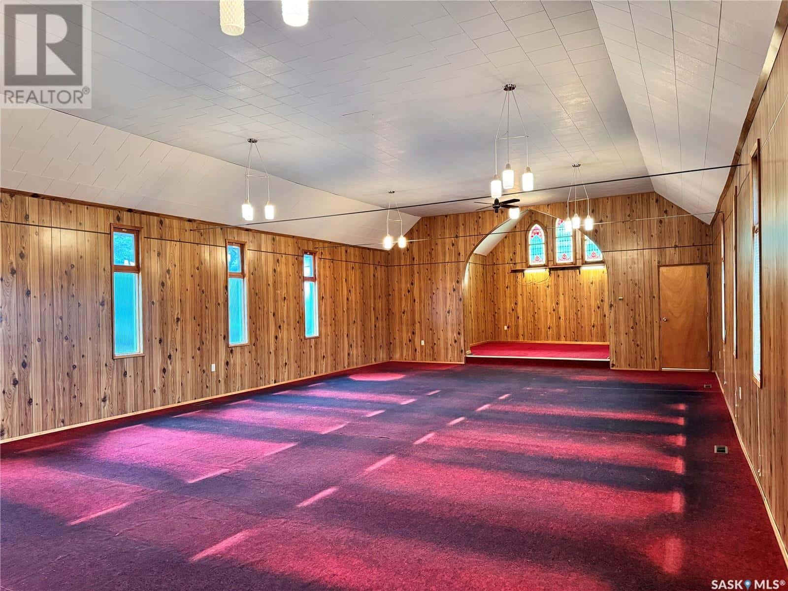 211 1st STREET W — Wynyard, Saskatchewan - Photo 3 of 20