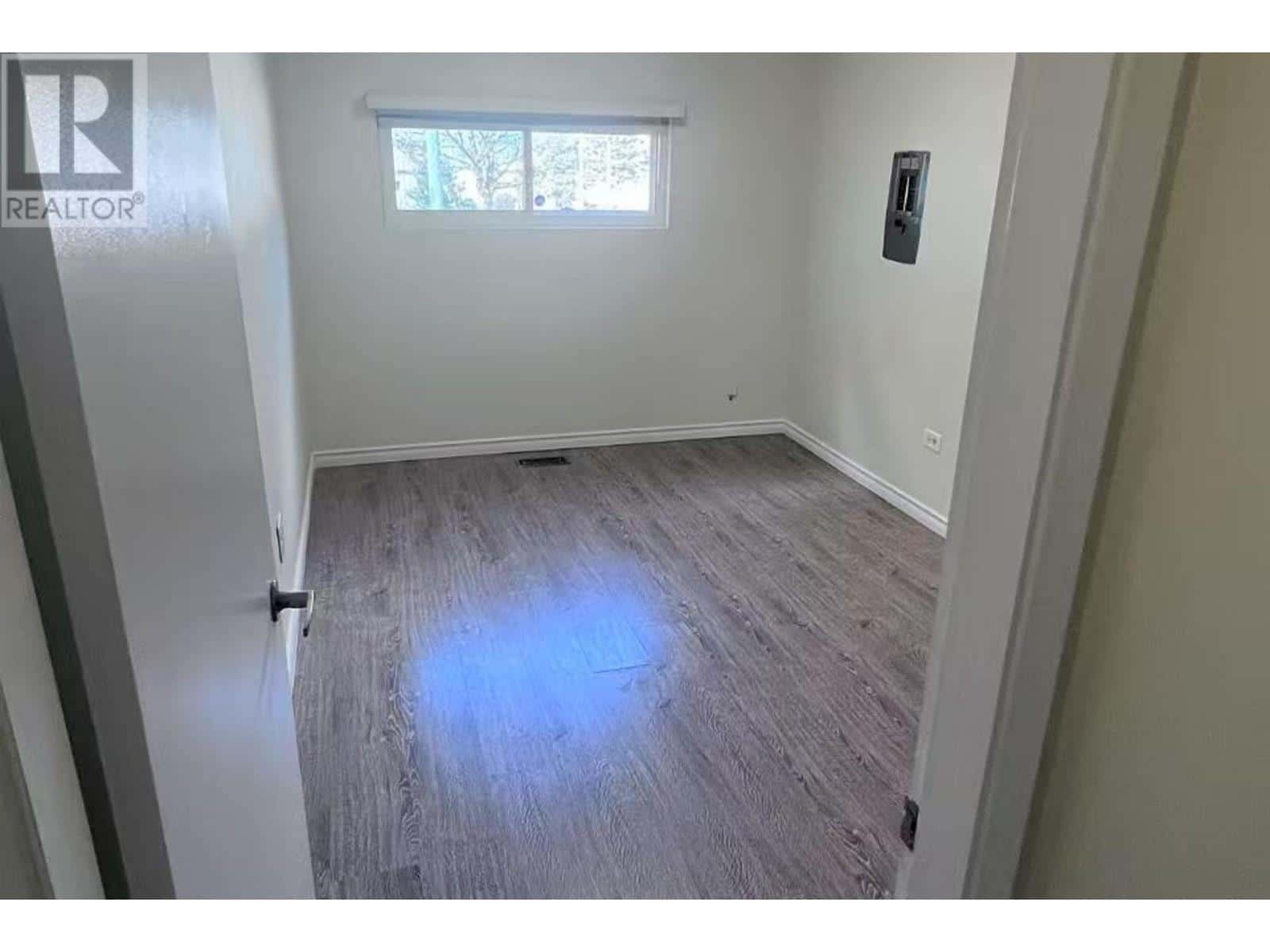 250 DUTHIE AVENUE — Burnaby, British Columbia - Photo 3 of 24