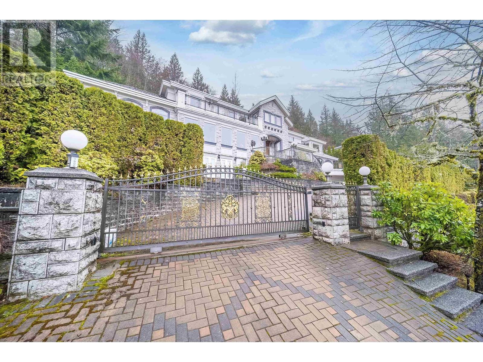 1609 PINECREST DRIVE — West Vancouver, British Columbia - Main photo