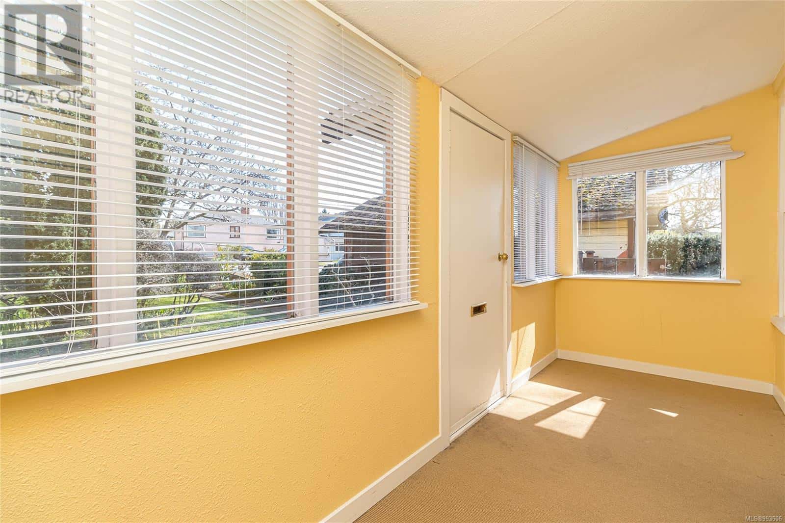 2574 Cook St — Victoria, British Columbia - Photo 3 of 43