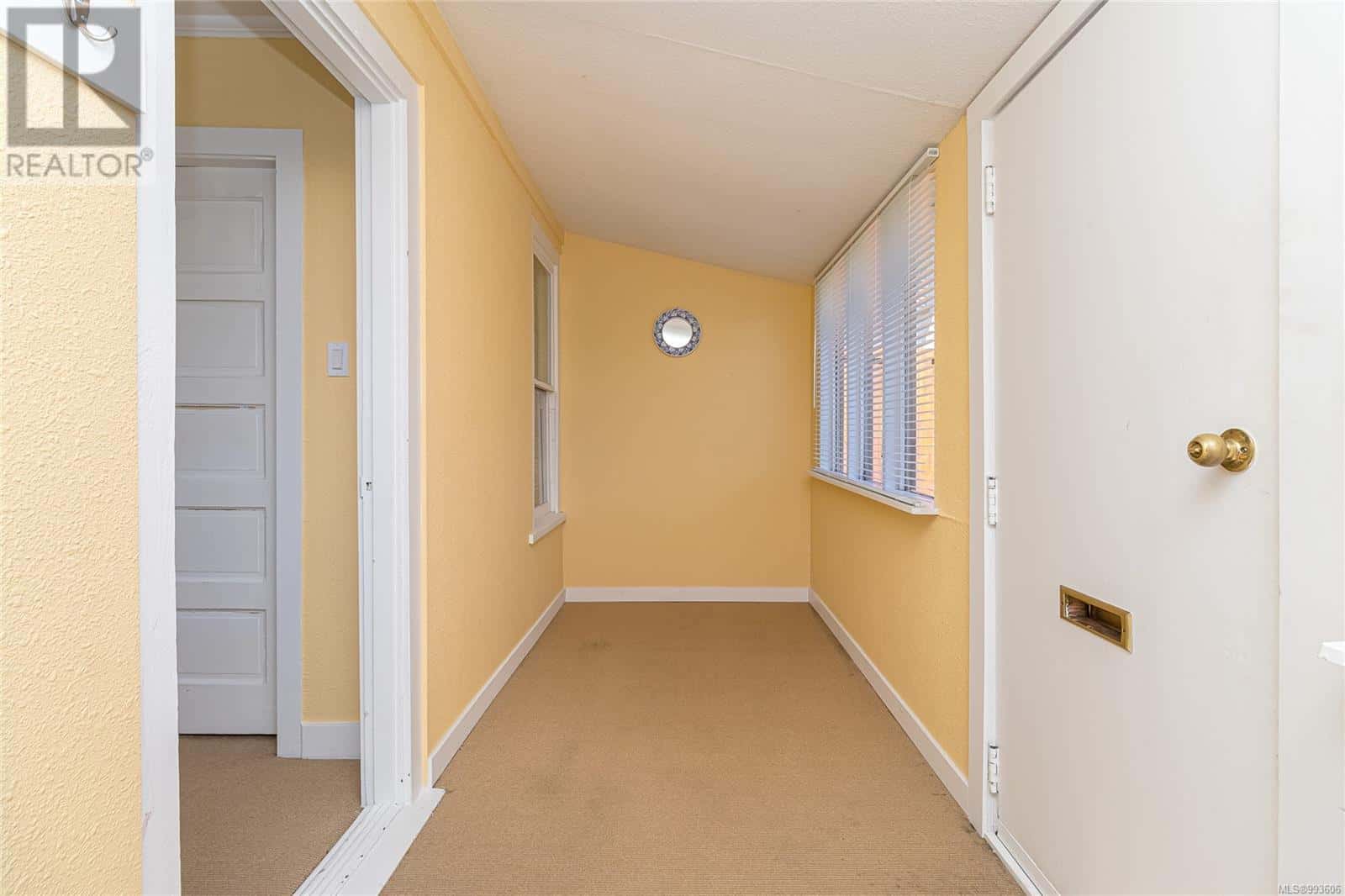 2574 Cook St — Victoria, British Columbia - Photo 5 of 43