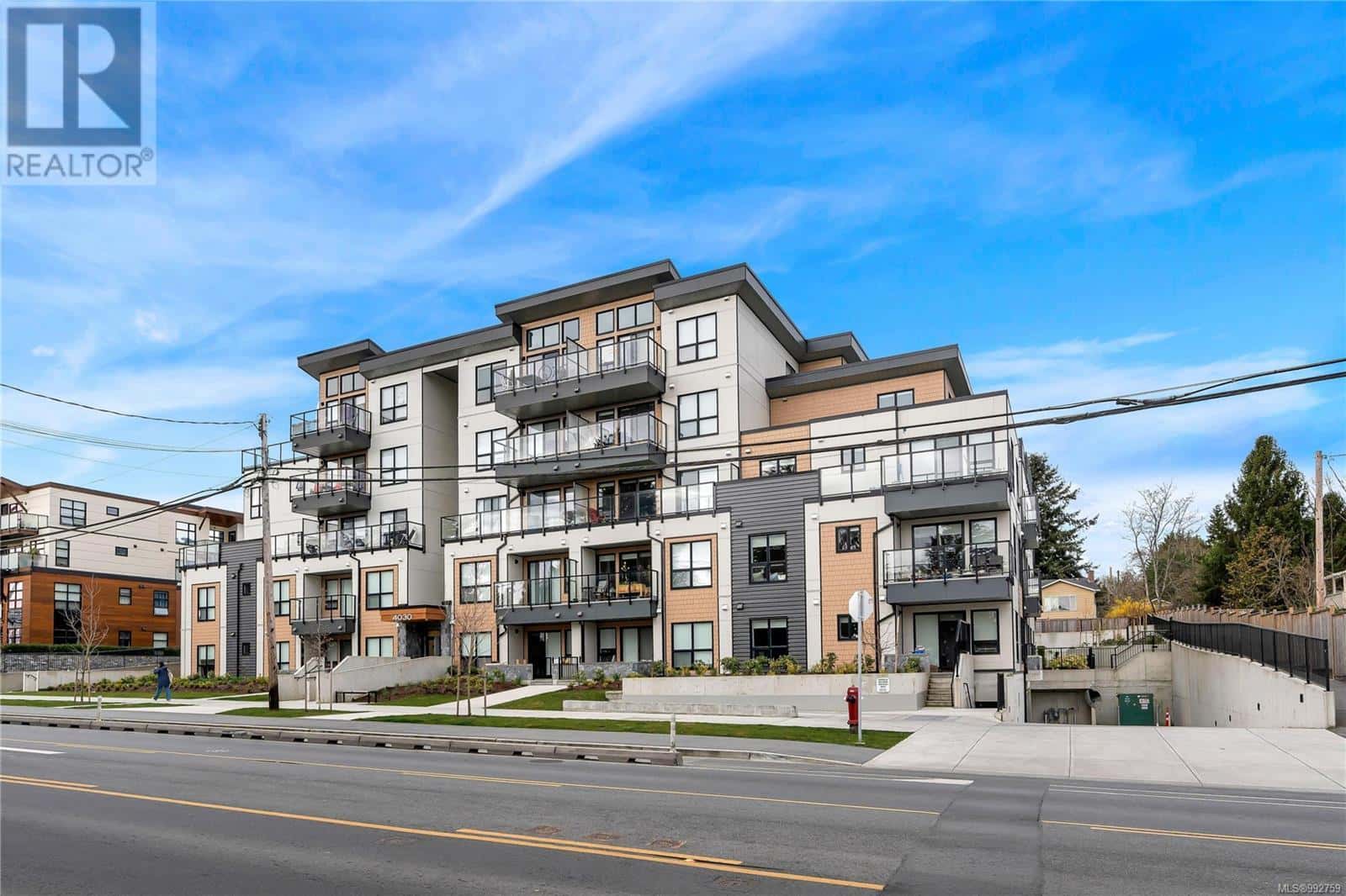 205 4030 Shelbourne St — Saanich, British Columbia - Photo 2 of 23