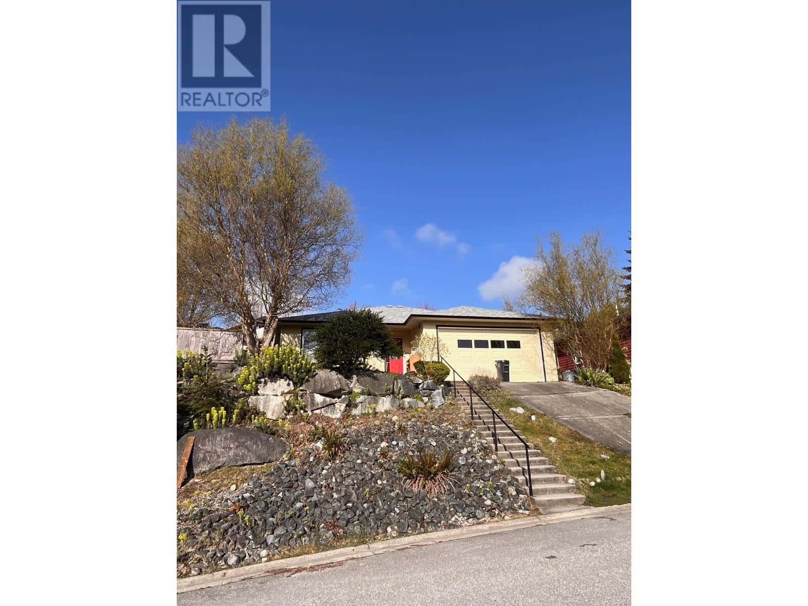 5589 MEDUSA PLACE — Sechelt, British Columbia - Photo 3 of 22