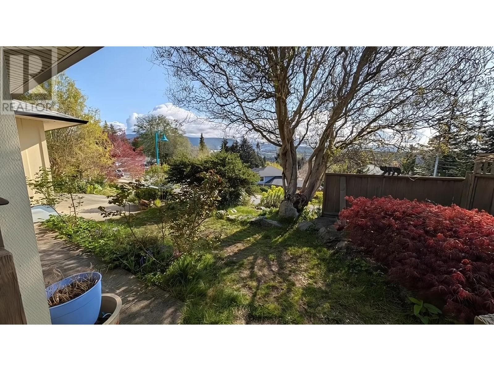 5589 MEDUSA PLACE — Sechelt, British Columbia - Main photo