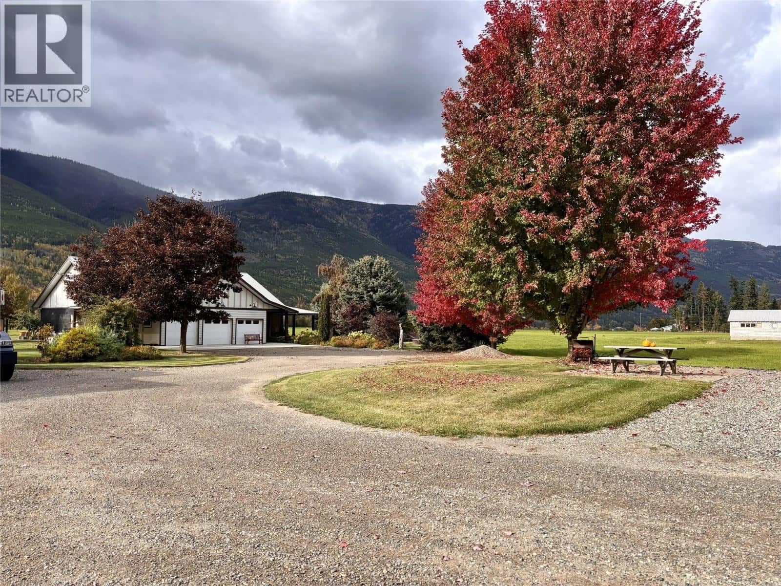 , Salmon Arm, British Columbia — Salmon Arm, British Columbia - Photo 3 of 96