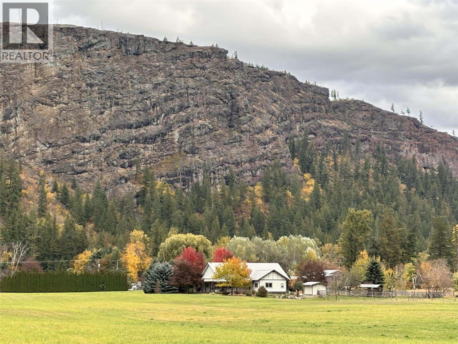 , Salmon Arm, British Columbia — Salmon Arm, British Columbia - Photo 2 of 96