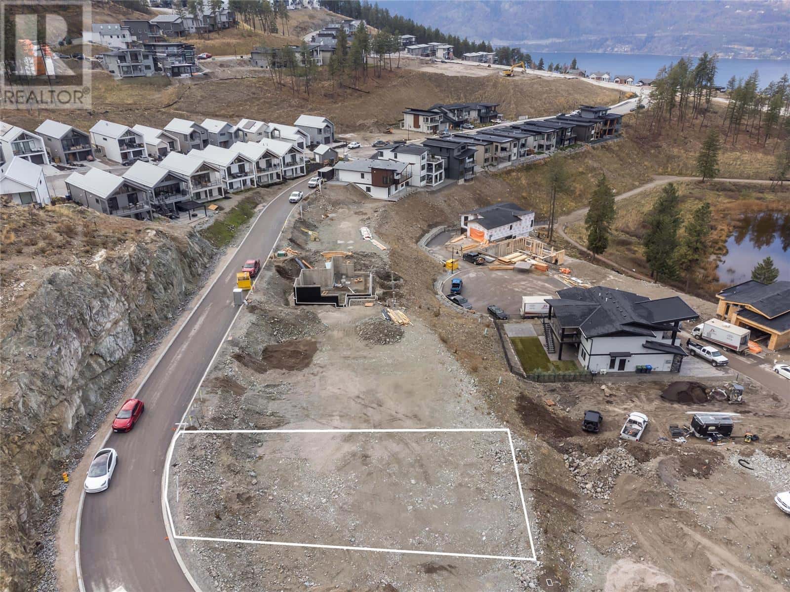 , Kelowna, — Kelowna - Photo 2 of 29