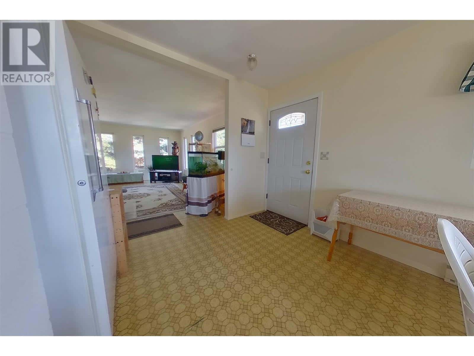 , Creston, British Columbia — Creston, British Columbia - Photo 5 of 71