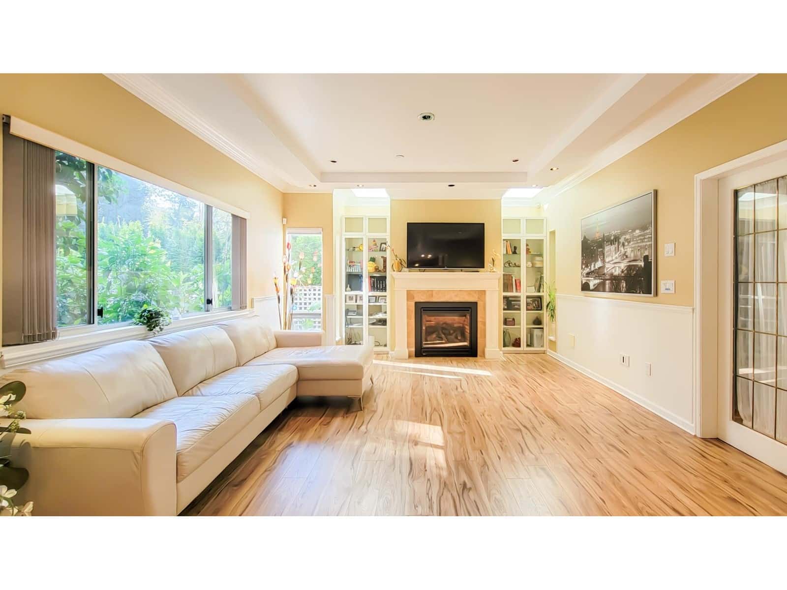 , Surrey, British Columbia — Surrey, British Columbia - Photo 2 of 32