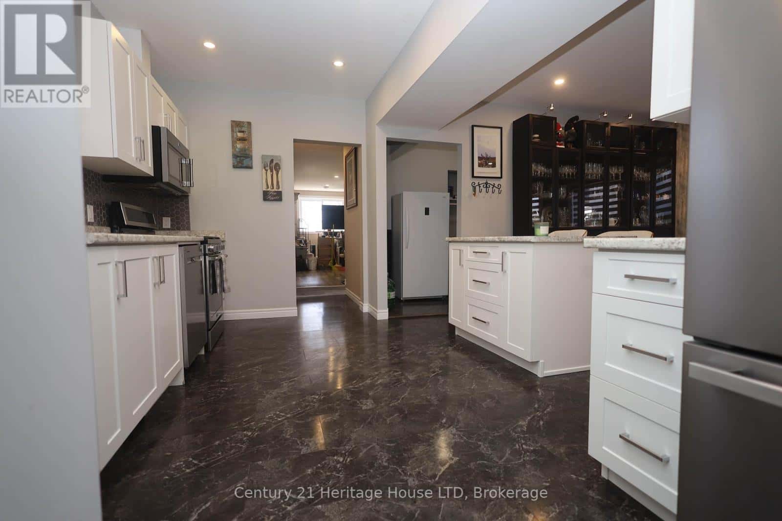 264 HENRIETTA STREET — Fort Erie (Central) - Photo 5 of 23