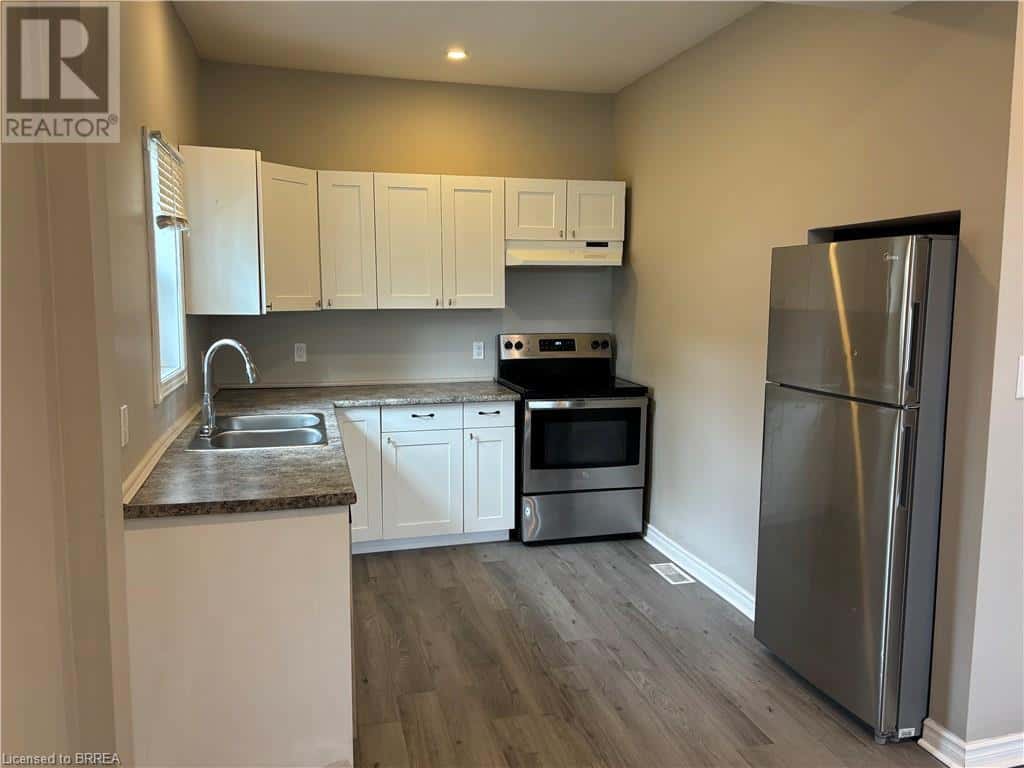 196 MARLBOROUGH Street — Brantford, Ontario - Photo 4 of 27