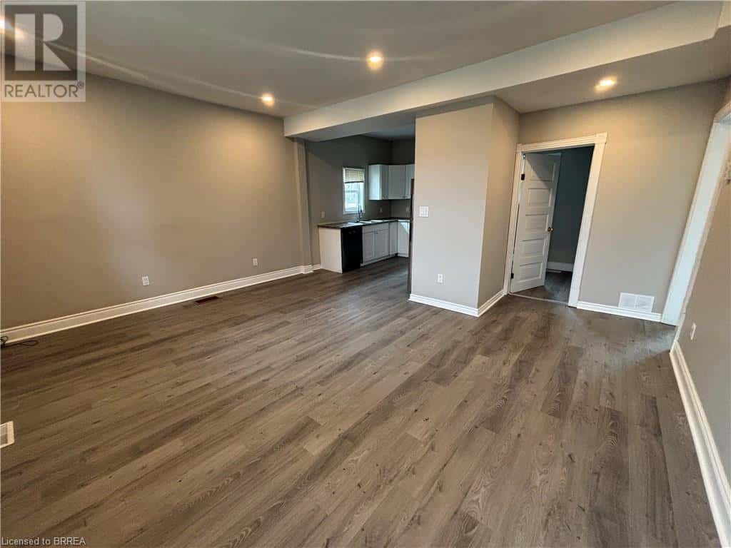 196 MARLBOROUGH Street — Brantford, Ontario - Photo 5 of 27