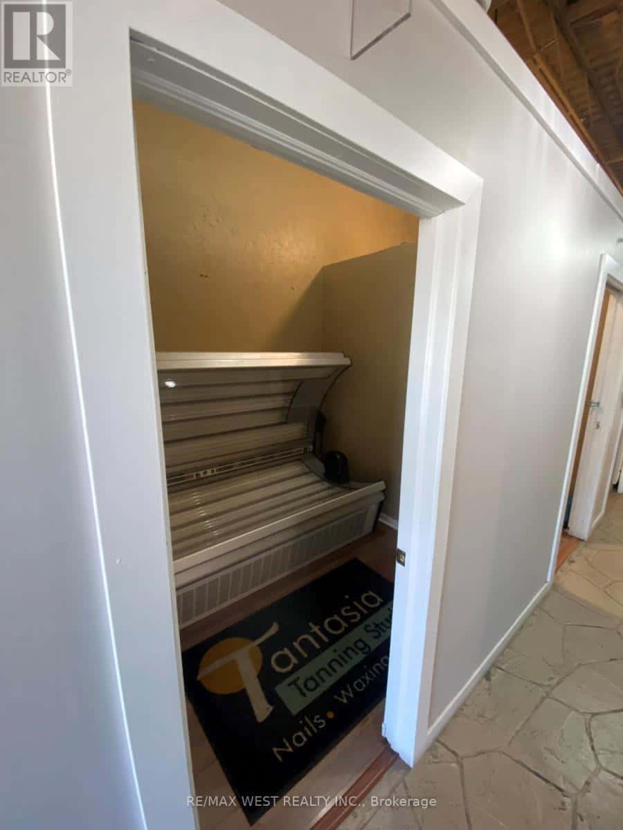 , Toronto (Yorkdale-Glen Park), Ontario — Toronto (Yorkdale-Glen Park), Ontario - Photo 5 of 12