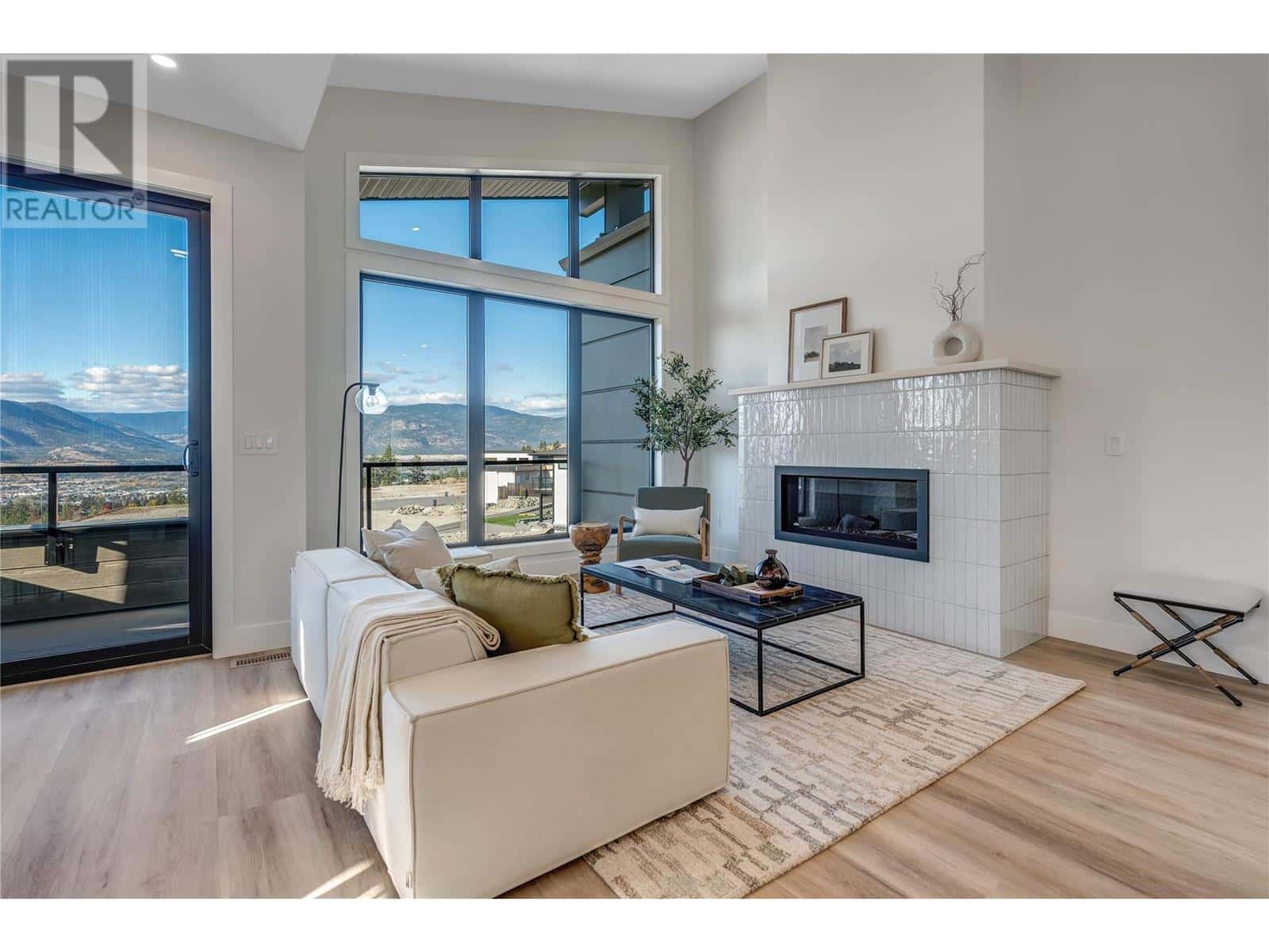 , Penticton, British Columbia — Penticton, British Columbia - Photo 5 of 68