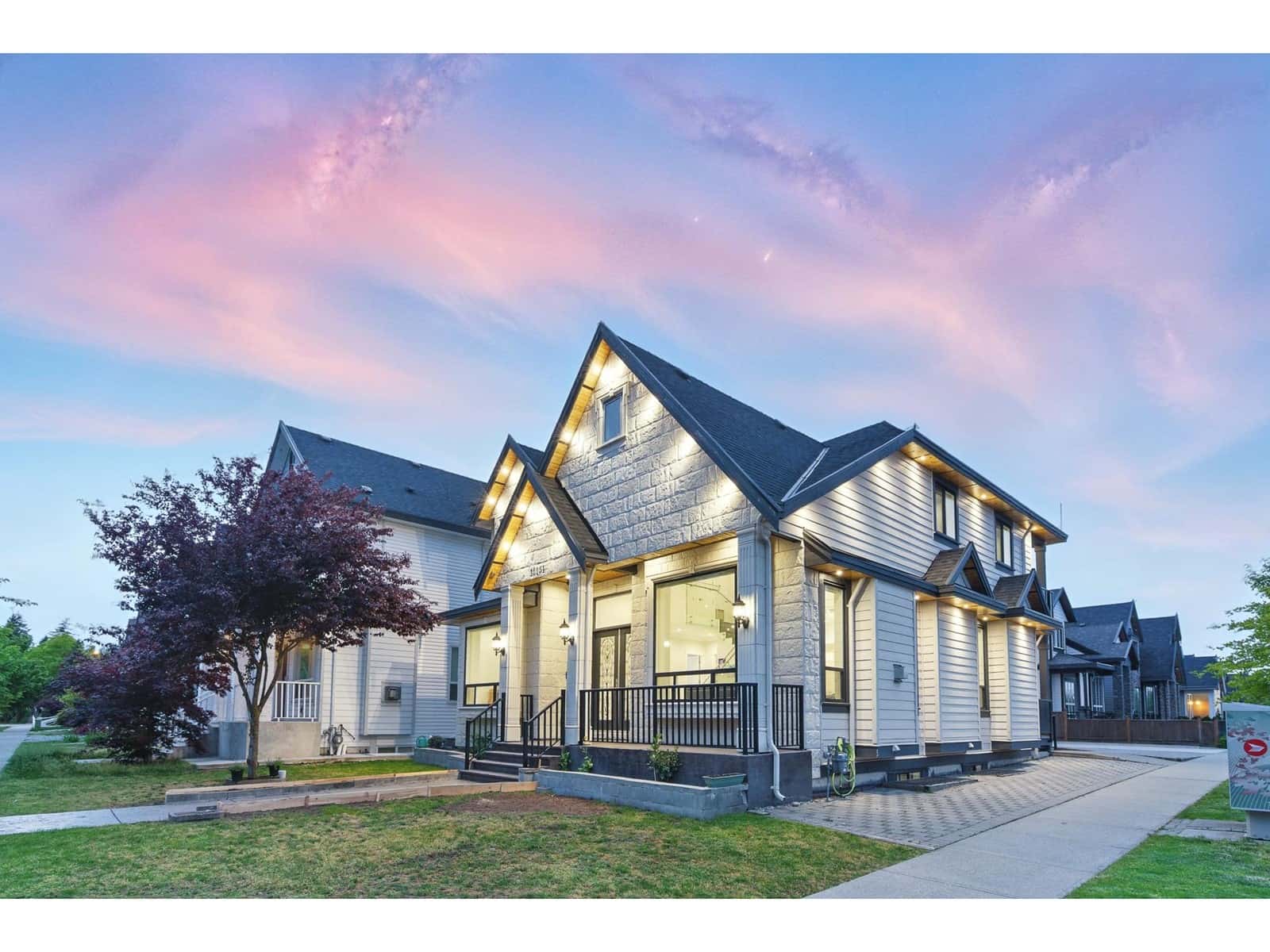 , Surrey, British Columbia — Surrey, British Columbia - Photo 2 of 40