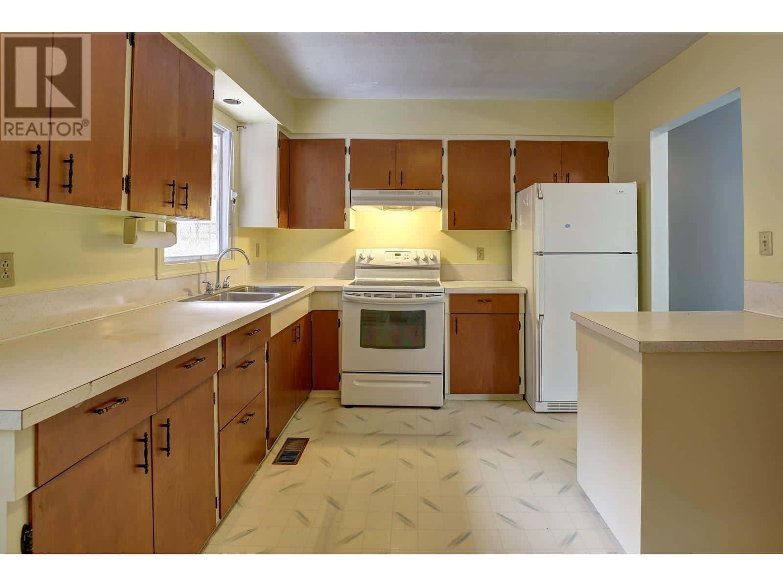 217 MOUNTVIEW DRIVE — Williams Lake, British Columbia - Photo 5 of 29