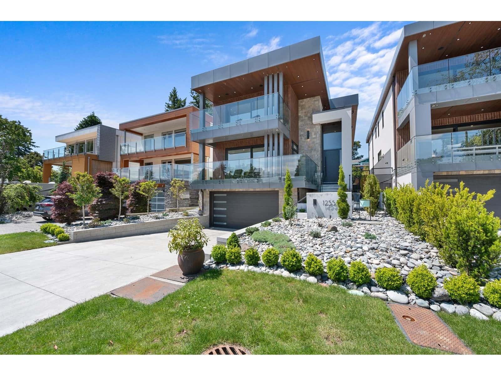 1255 KENT STREET — White Rock, British Columbia - Photo 2 of 40