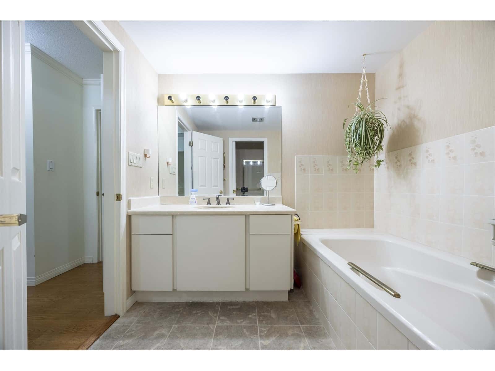 110 15300 17 AVENUE — Surrey, British Columbia - Photo 3 of 31