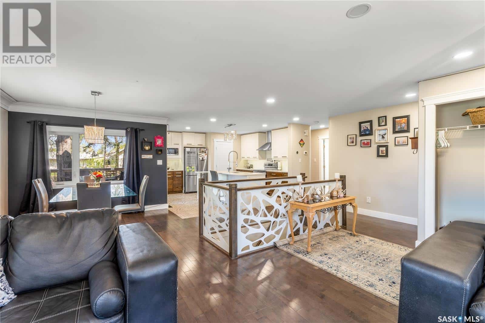 401 1st STREET NE — Watson, Saskatchewan - Photo 3 of 45