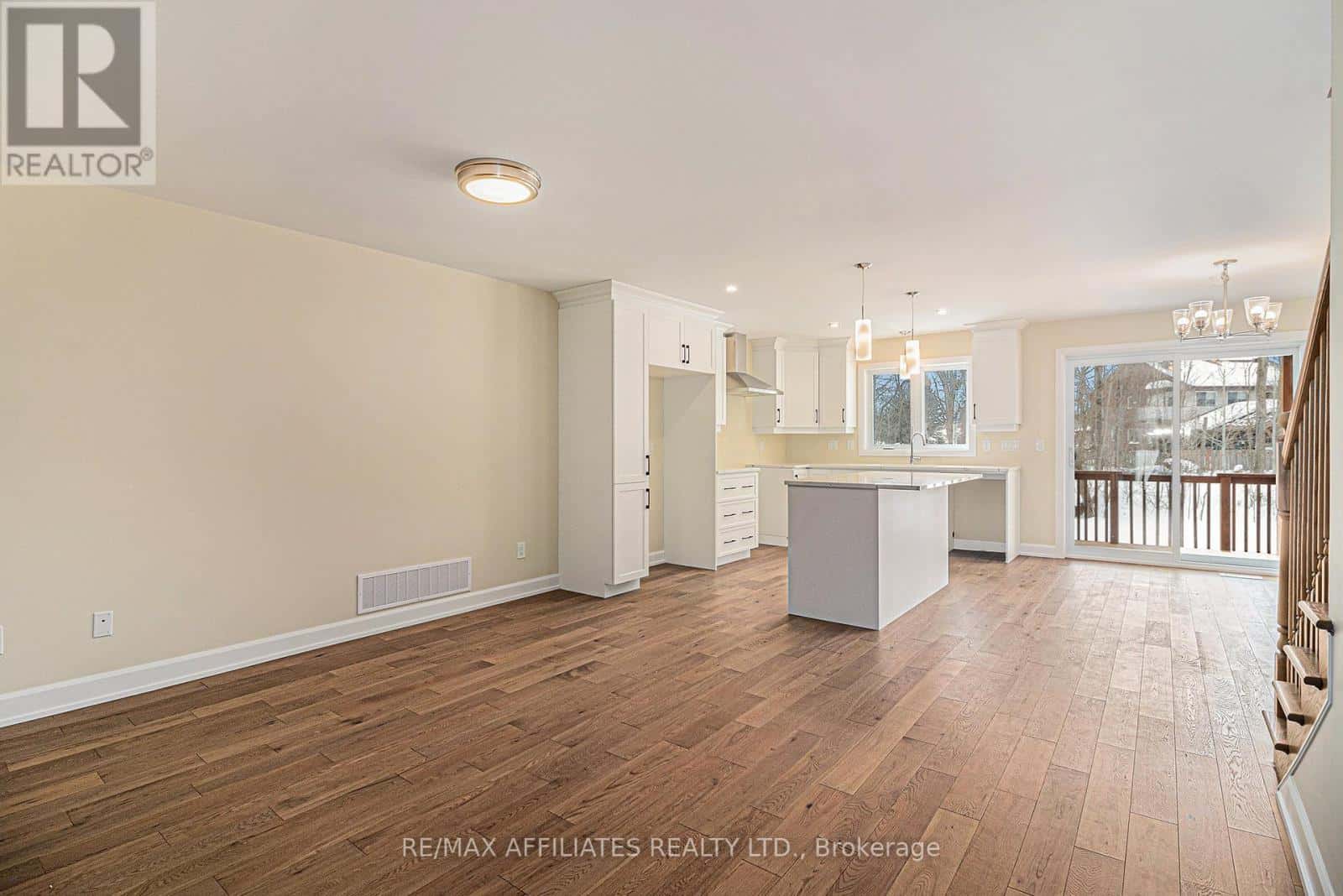 , Russell, Ontario — Russell, Ontario - Photo 4 of 17