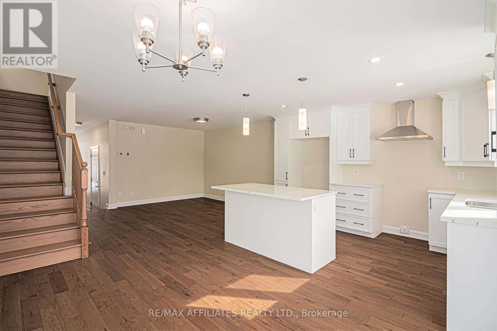 , Russell, Ontario — Russell, Ontario - Photo 5 of 17