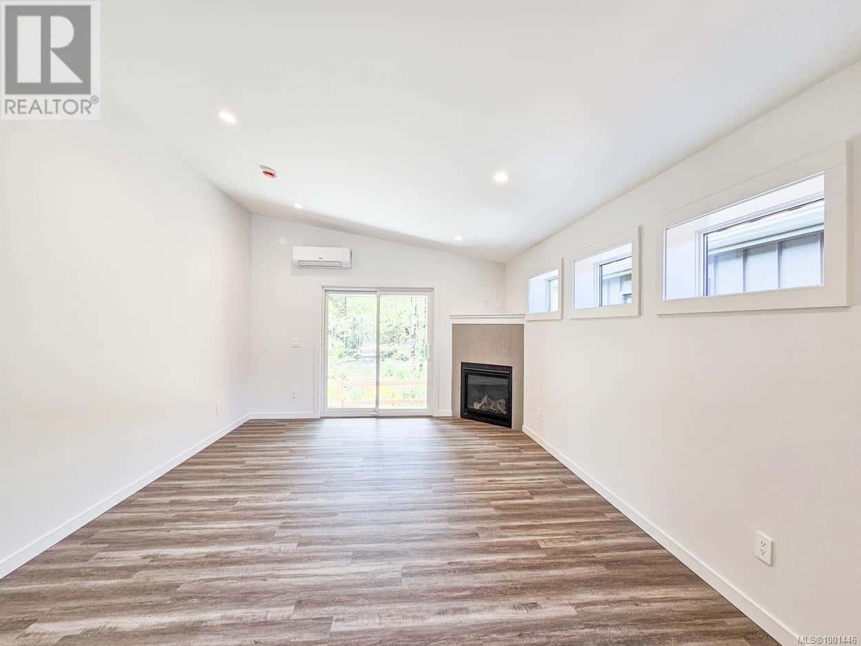 , Cumberland, British Columbia — Cumberland, British Columbia - Photo 5 of 16