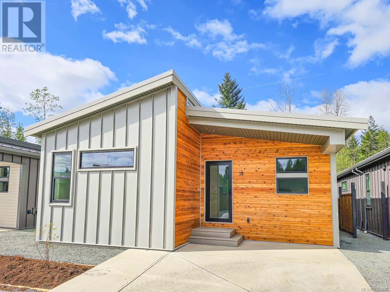 , Cumberland, British Columbia — Cumberland, British Columbia - Photo 2 of 16