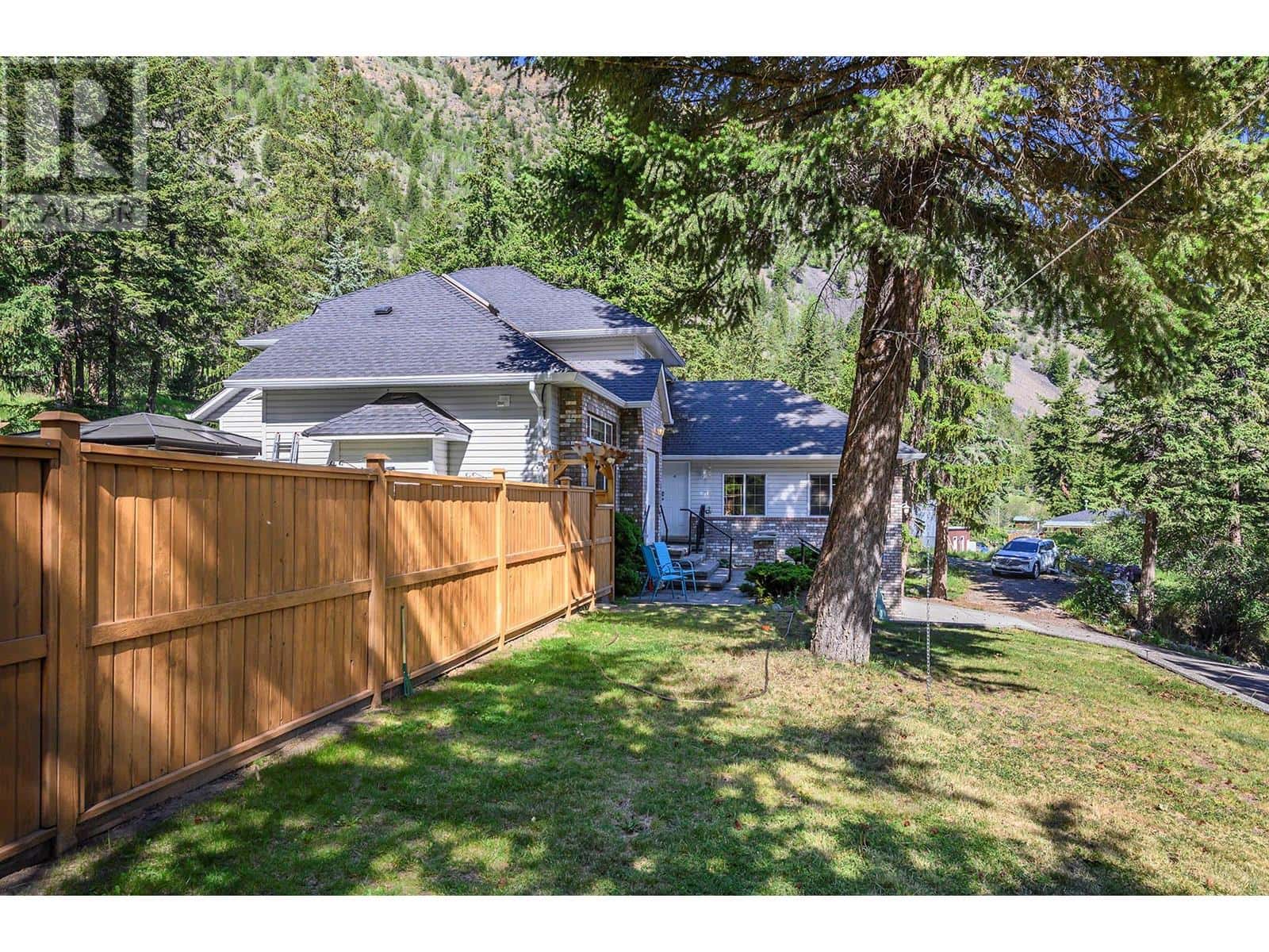 , Kamloops, British Columbia — Kamloops, British Columbia - Photo 5 of 61