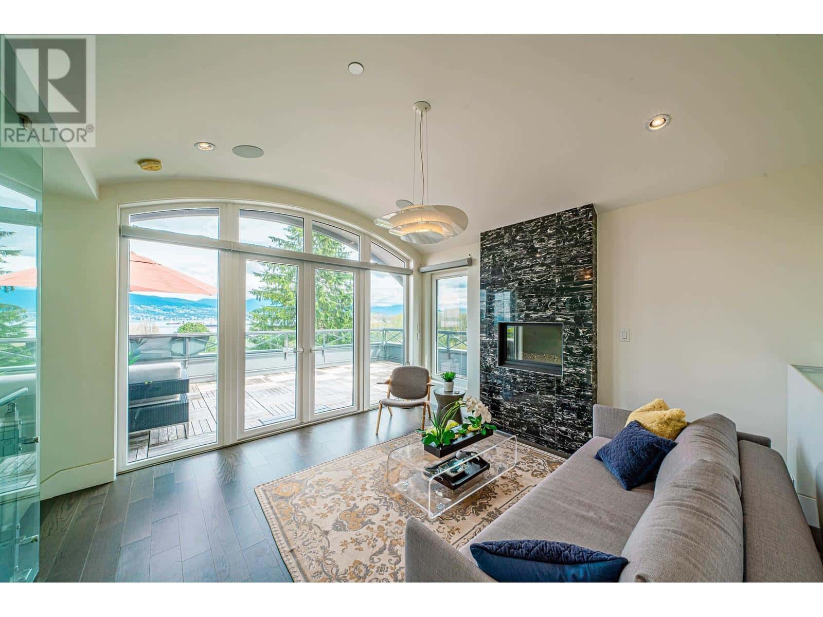 4350 LOCARNO CRESCENT — Vancouver, British Columbia - Photo 3 of 32