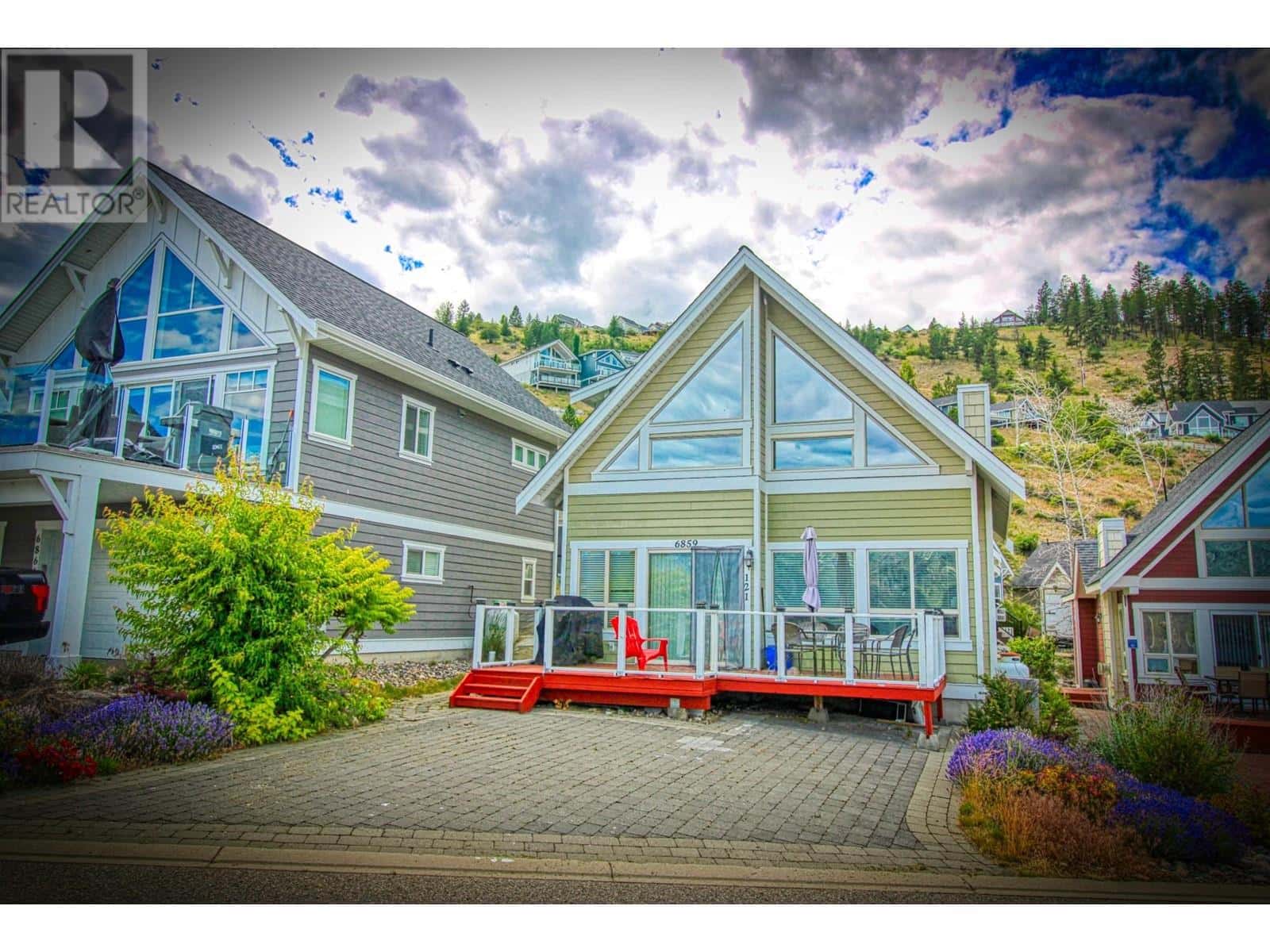 , Kelowna, British Columbia — Kelowna, British Columbia - Photo 2 of 46