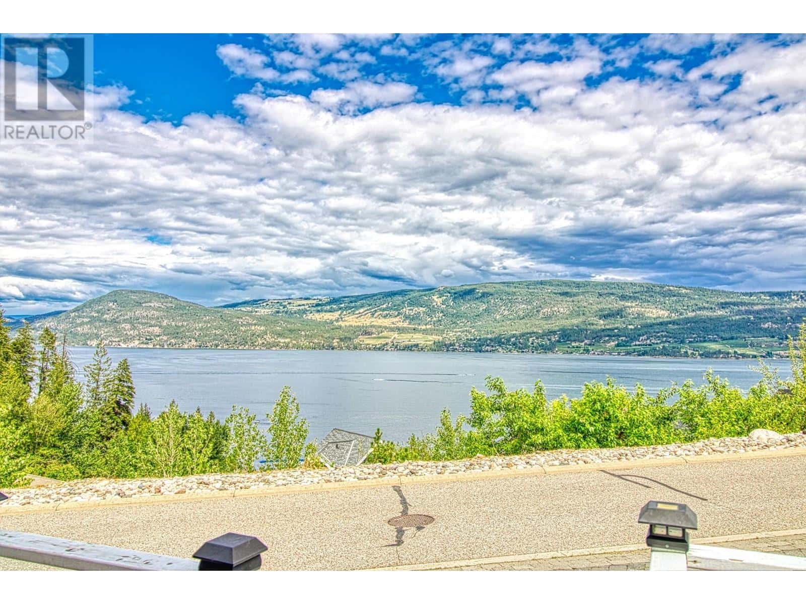 , Kelowna, British Columbia — Kelowna, British Columbia - Photo 3 of 46