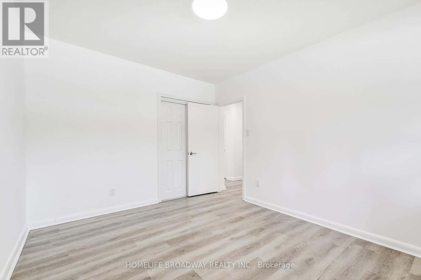 , Toronto (Banbury-Don Mills), Ontario — Toronto (Banbury-Don Mills), Ontario - Photo 2 of 40