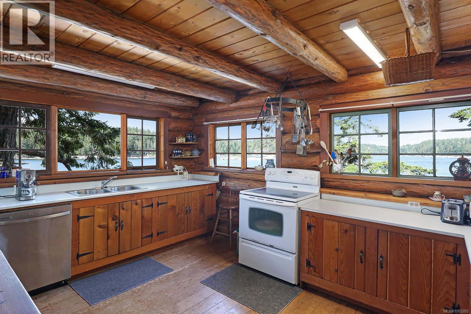 , Cortes Island, British Columbia — Cortes Island, British Columbia - Photo 5 of 54