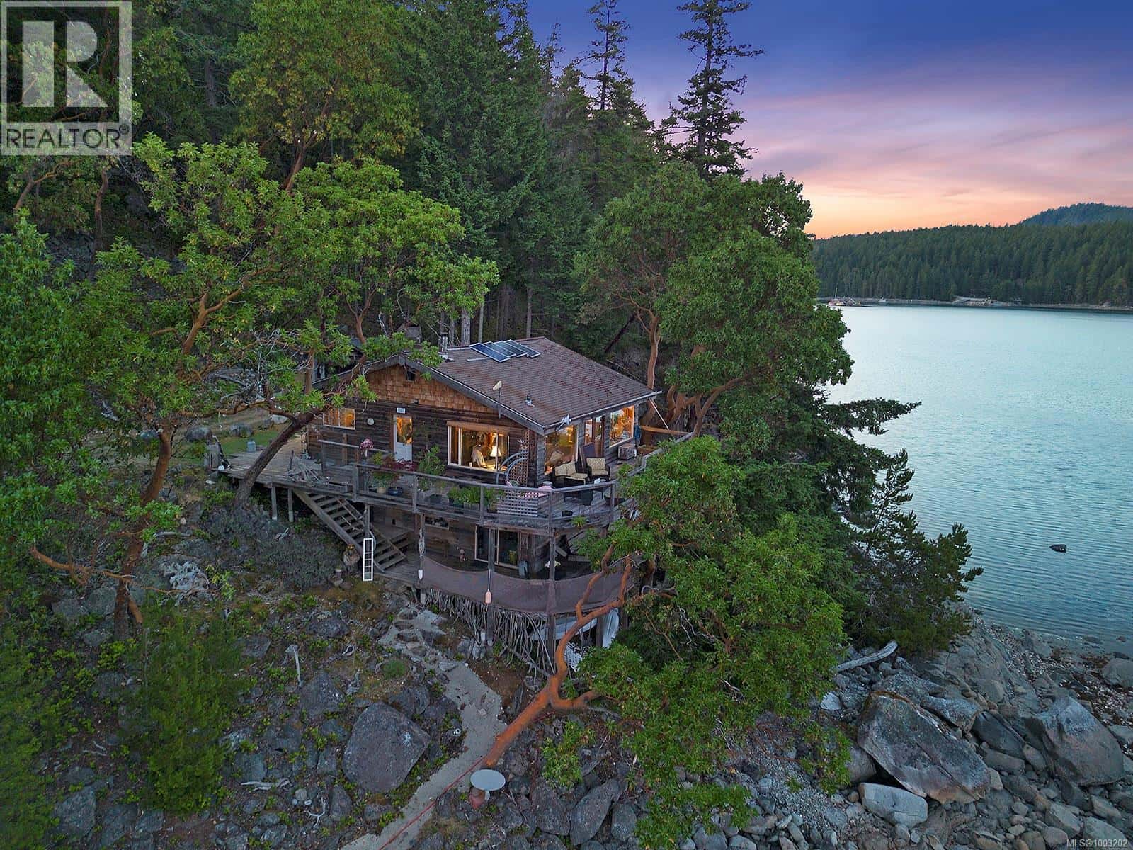 , Cortes Island, British Columbia — Cortes Island, British Columbia - Photo 2 of 54