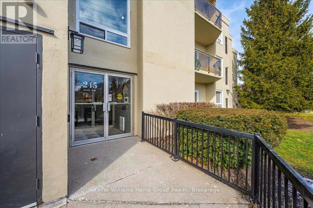 , Centre Wellington (Fergus), — Centre Wellington (Fergus) - Photo 3 of 48