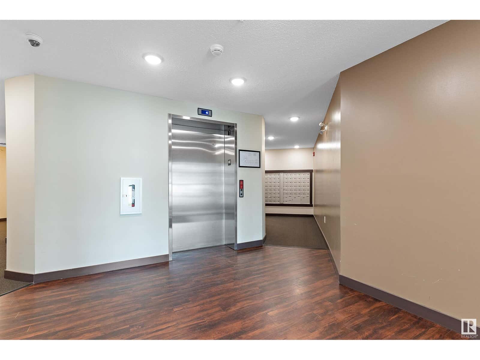 , Edmonton, Alberta — Edmonton, Alberta - Photo 3 of 46