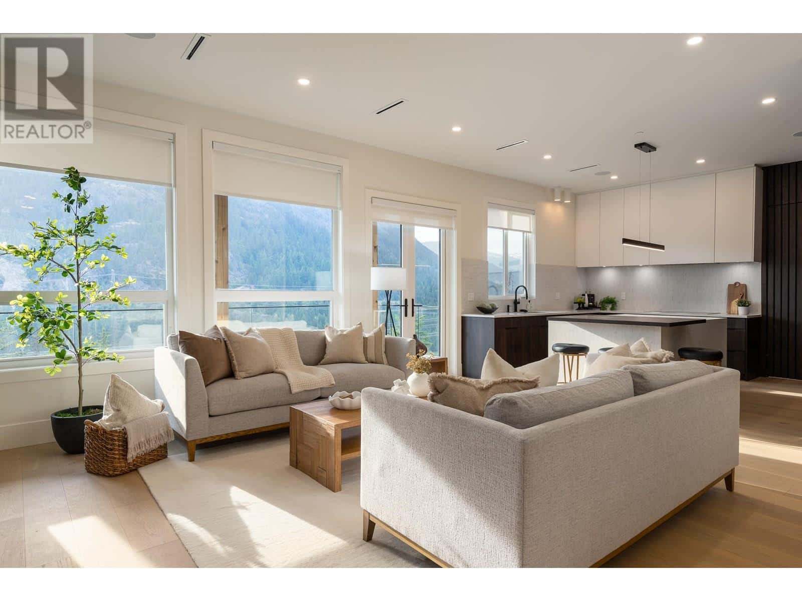 , Whistler, British Columbia — Whistler, British Columbia - Photo 5 of 40