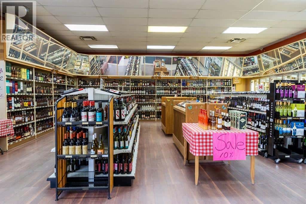 , Rocky Mountain House, Alberta — Rocky Mountain House, Alberta - Photo 3 of 37